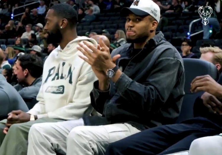 开云体育在线-看到弟弟罚球得分 字母哥大叫：我现在就能退役啦 我已做到了一切